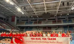 İzmir’in kurtuluşunun 104. yılına özel dostluk maçı: Sahada tek renk, tek ruh, tek takım...