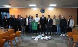 Kemalpaşa Belediyesi’nden amatör spora tam destek: 15 kulüp ve güreş takımına malzeme yardımı!