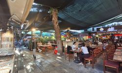 Ne tarih dinliyor ne de hijyen tanıyor! İzmir’deki tarihi Hisarönü’nde işgal yıllardır sürüyor