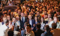 Kılıçdaroğlu Bostanlı’da vatandaşlarla birlikte yürüdü