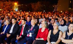 Seferihisar’ın kurtuluşunda 104. yıl gururu! Niran Ünsal coşkuyu zirveye taşıdı