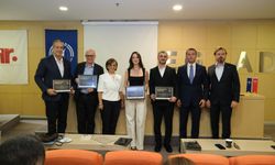 İş dünyasının devleri İzmir'de buluştu: Aile şirketlerinde markalaşmanın haritası çıkarıldı!