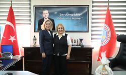 Menderes'te YENİ Parti'li Meclis Üyesi AK Parti'ye geçti! Rozetini Vekil Bursalı taktı