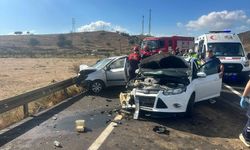 Ödemiş’te iki otomobil çarpıştı: 1’i çocuk 6 kişi yaralandı