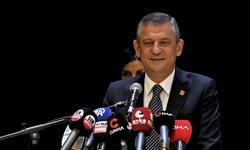 Özgür Özel’in Son Mühür Anısı: “Parti yeni, mikrofon yeni”
