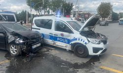 Polis aracı ve otomobil çarpıştı! Yaralılar var