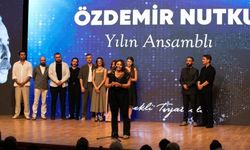 Sahnede fırtına estirdi: İzmir Tiyatrosuna ödül yağmuru