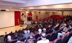 DEÜ’de yapay zeka zirvesi! Liderliğin geleceği İzmir’de masaya yatırıldı