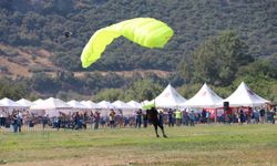 Uçaklar, paraşütler, balonlar… Selçuk’ta gökyüzü şovu