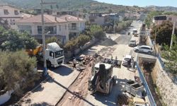 Foça’da ulaşım için büyük hamle! Binlerce metrekarelik yol çalışması