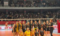 İzmir’de nefes kesen final: VakıfBank şampiyon oldu