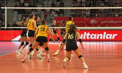 İzmir’de yoğun ilgi gören maçta VakıfBank, Beşiktaş’ı mağlup etti