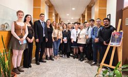 12 kent, tek duygu: İzmir’de yükselen Cumhuriyet sanatı!