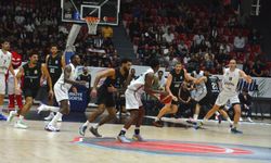 Petkimspor son çeyrekte yıkıldı: Körfez Basket deplasmanda kazandı