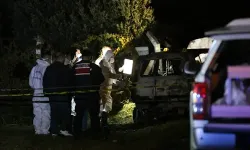 Adli Tıp kimliğini ve ölüm nedenini çözecek: Alev topuna dönen araçtan erkek cesedi çıktı!