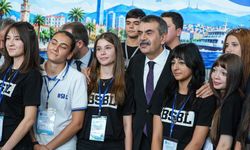 Bakan Tekin İzmir’de gençlerle buluştu: "Çocuklarımıza yaşanılabilir bir çevre bırakmalıyız"