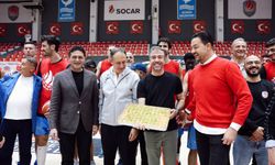 Başkan Acar'dan maç öncesi moral ziyareti: Aliağa Petkim Spor'a destek