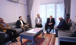 Bayraklı’daki yeni yuvalarda duygusal anlar: AK Partili Saygılı depremzede ailelerle bir araya geldi!