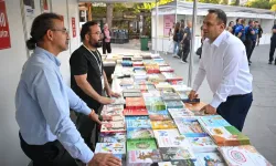 Bornova’da 10 günlük kültür şöleni sona erdi: Homeros Kitap Günleri’ne rekor katılım!