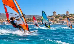Çeşme’de rüzgarın genç şampiyonları sahnede: Alaçatı Wind Fest 2026 başladı!
