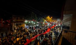 Cumhuriyet Coşkusu Bademler’de şahlandı: 222 Metrelik bayrak ve asırlık tiyatroyla görkemli gece!