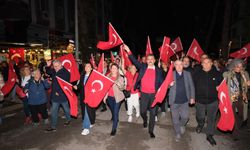 Dikili'de iki günlük 29 Ekim coşkusu: Kortejler, Ayna ve Gökçe konserleriyle meydanlar doldu taştı