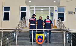 Dikili’de jandarmadan kaçamadı: 11 ayrı suçtan aranan firari yakalandı!
