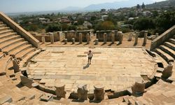Efes kadar merak uyandırıyor! İzmir’de bu antik kente girmek i̇çin para ödenmiyor