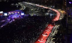 İzmir’de 29 Ekim kutlamalarında fener alayı düzenlendi