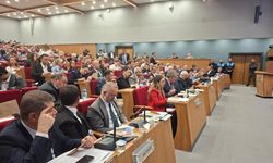 İzmir Büyükşehir Meclisi'nin yeni başkanvekili Altan İnanç oldu... AK Parti ve CHP, YENİ Parti'ye yüklendi