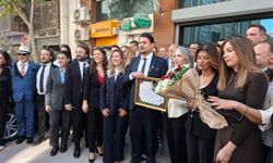 İzmir Barosu'nda bir devir sona erdi: Başkan Sökmen, görevi coşkuyla devraldı... "Atatürk ilke ve devrimlerinden taviz vermeyeceğiz"