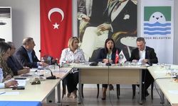 Foça’da bütçe uzlaşısı, siyasi polemiği bitirmedi: “Biz parti değiştirdik, zihniyet değişikliği yapmadık...”