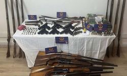 İzmir’de silah kaçakçılığı operasyonu: Evden cephanelik çıktı