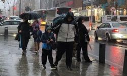 İstanbul’da şiddetli yağış nedeniyle bazı eğitim ve sınavlara ara verildi