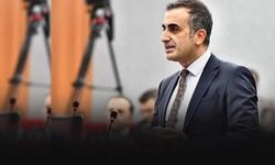 İzmir Büyükşehir’de dikkat çeken ayrılık! Candaş Yeter üç görevini bıraktı