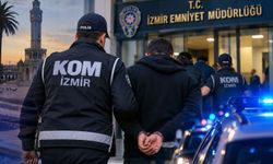 İzmir’de eş zamanlı FETÖ operasyonu! 3’ü polis 16 gözaltı