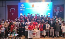 İzmir Foça’da rüzgar mesaisi itti: 110 sporcu madalyalarını aldı
