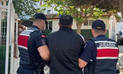 İzmir'de 26 aydır aranan firari jandarma operasyonuyla yakalandı