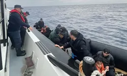 İzmir'de göçmen kaçakçılığına darbe: Denizde ve karada 76 düzensiz göçmen yakalandı!