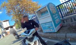 İzmir'de kask kamerası anbean kaydetti: Kuryeye çarptı, 'Polis çağırma' deyip kayıplara karıştı!