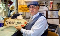 İzmir'de okuma yazma güçlüğünü aşarak usta oldu: Kaligrafi sanatında geleceğe miras bırakıyor!