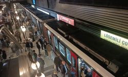 İzmir’de yağış ve metro arızası ulaşımı aksattı: İş çıkışında yoğunluk arttı