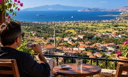 İzmir’e 1 saat uzaklıkta! Bu köye gelen manzaraya bakmadan, kahvesini içmeden dönmüyor