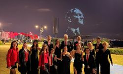 İzmir’in sokaklarında Cumhuriyet valsi!