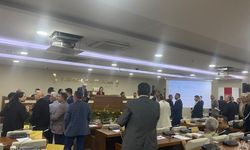Karabağlar Meclisi'nde tansiyon yükseldi! Ara krizi: " Usulsüz, kim yargılanıyorsa yargılansın"