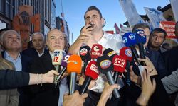 İzmir’in rozet koleksiyoneri başkanından ironi: 6 parti değiştirdi, Tugay’ı eleştirdi