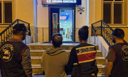 Ödemiş’te film gibi operasyon: 23 yıl hapis cezası olan firari kadın mutfaktaki gizli bölmede yakalandı!
