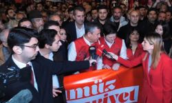 Özgür Özel’den Kadıköy’de Cumhuriyet mesajı: "Varlık içinde yıkılmasına izin vermeyeceğiz"