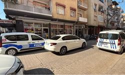 Polis kapıyı kırıp içeri girdi: Eşini boğmaya çalışan şüpheli tutuklandı