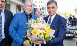 İzmir esnafına verdiği değeri gösterdi: Tugay’ın ilk ziyareti İESOB’a!